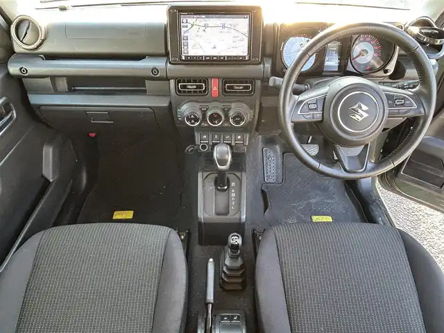 スズキ ジムニー シエラ JC 埼玉県 2023(令5)年 4.8万km ジャングルグリーン 純正ナビ（Ｂｌｕｅｔｏｏｔｈ、ＣＤ、ＤＶＤ、ＴＶ）/バックカメラ/ＥＴＣ/ワンオーナー/４ＷＤ/クルコン/Ｄ＋Ｎ席シートヒーター/純正フロアマット/純正アルミホイール/ＬＥＤヘッド/ルーフレール/背面タイヤ/ダウンヒルアシストコントロール/オートライト/オートマチックハイビーム/保証書/取扱説明書/ナビ取扱説明書/アイドリングストップ/横滑り防止装置/レーンキープアシスト/ダブル＋サイドエアバッグ/衝突被害軽減システム/カーテンエアバッグ