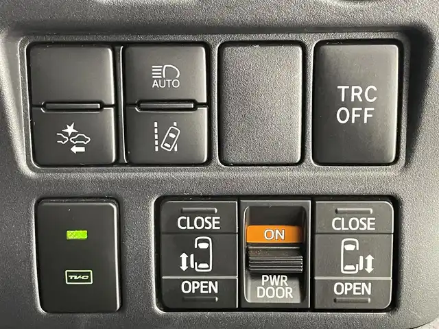 トヨタ ヴォクシー ハイブリッド ZS 煌Ⅱ 滋賀県 2020(令2)年 5.8万km ブラック 純正10インチナビ/【Bluetooth/CD/DVD/フルセグTV】/バックカメラ/両側パワースライドドア/クルーズコントロール/クリアランスソナー/レーンディパーチャーアラート/プリクラッシュセーフティ/LEDヘッドライト/オートマチックハイビーム/D/Nシートヒーター/ビルトインETC2.0/後席ロールサンシェード/純正フロアマット/ドアバイザー/プッシュスタート/スマートキー/ステアリングリモコン