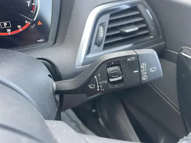 ＢＭＷ １１８ｉ Mスポーツ エディションシャドー 千葉県 2017(平29)年 9.5万km 白 衝突軽減ブレーキ/純正ナビ/Ｂｌｕｅｔｏｏｔｈ/レーダークルーズコントロール/ＥＴＣ/純正１８インチアルミホイール/ＬＥＤヘッドライト/オートライト/コーナーセンサー