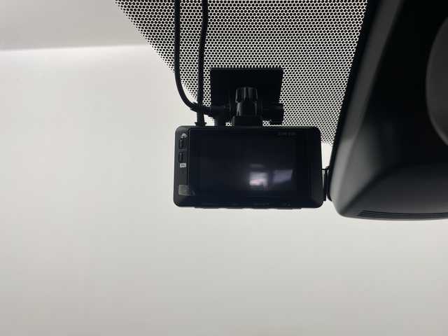 トヨタ シエンタ ハイブリッド G セーフティエディション 埼玉県 2021(令3)年 2.1万km ホワイトパールクリスタルシャイン 純正ナビ/　(Bluetooth/CD/DVD/FM/AM)/ワンセグテレビ/全方位カメラ/ビルトインETC/前後ドライブレコーダー/両側パワースライドドア/クルーズコントロール/衝突被害軽減ブレーキ/車線逸脱警報/クリアランスソナー/シートヒーター/ステアリングヒーター/オートハイビーム/オートLEDライト/プッシュスタート/純正フロアマット