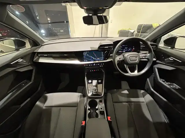 アウディ Ａ３ SB 30TFSI 熊本県 2023(令5)年 2.3万km 黒 ・スマートキー/・プッシュスタート/・パーキングエイド/・アダプティブドライブアシスト/・接近警告/・レーン逸脱警告/・Audiプレセンス/・サイドアシスト/・降車警告/・休憩の推奨/・クルーズコントロール(追従式)/・前席シートヒーター/・純正メモリナビ/　【Bluetooth・USB・AppleCarPlay・AndroidAuto】/・フルセグTV/・バックカメラ/・ETC2.0/・ドライブレコーダー(前後録画)/・バーチャルコクピット/・LEDヘッドランプ/・純正マット
