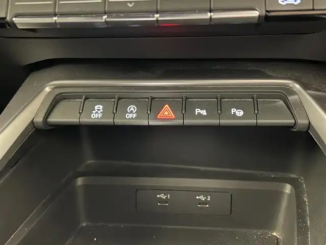 アウディ Ａ３ SB 30TFSI 熊本県 2023(令5)年 2.3万km 黒 ・スマートキー/・プッシュスタート/・パーキングエイド/・アダプティブドライブアシスト/・接近警告/・レーン逸脱警告/・Audiプレセンス/・サイドアシスト/・降車警告/・休憩の推奨/・クルーズコントロール(追従式)/・前席シートヒーター/・純正メモリナビ/　【Bluetooth・USB・AppleCarPlay・AndroidAuto】/・フルセグTV/・バックカメラ/・ETC2.0/・ドライブレコーダー(前後録画)/・バーチャルコクピット/・LEDヘッドランプ/・純正マット