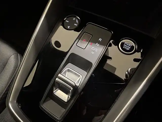 アウディ Ａ３ SB 30TFSI 熊本県 2023(令5)年 2.3万km 黒 ・スマートキー/・プッシュスタート/・パーキングエイド/・アダプティブドライブアシスト/・接近警告/・レーン逸脱警告/・Audiプレセンス/・サイドアシスト/・降車警告/・休憩の推奨/・クルーズコントロール(追従式)/・前席シートヒーター/・純正メモリナビ/　【Bluetooth・USB・AppleCarPlay・AndroidAuto】/・フルセグTV/・バックカメラ/・ETC2.0/・ドライブレコーダー(前後録画)/・バーチャルコクピット/・LEDヘッドランプ/・純正マット