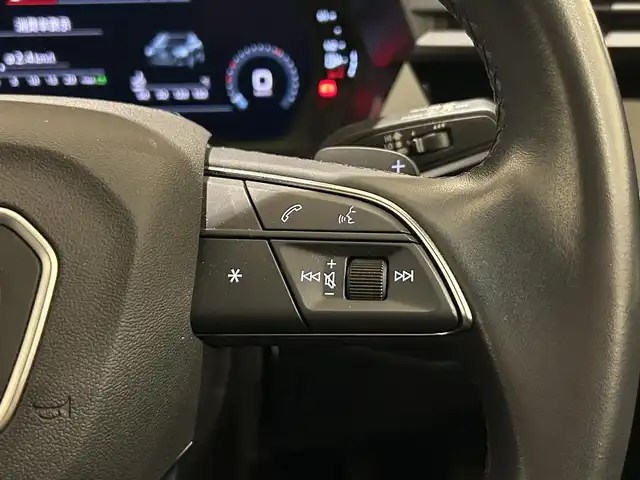 アウディ Ａ３ SB 30TFSI 熊本県 2023(令5)年 2.3万km 黒 ・スマートキー/・プッシュスタート/・パーキングエイド/・アダプティブドライブアシスト/・接近警告/・レーン逸脱警告/・Audiプレセンス/・サイドアシスト/・降車警告/・休憩の推奨/・クルーズコントロール(追従式)/・前席シートヒーター/・純正メモリナビ/　【Bluetooth・USB・AppleCarPlay・AndroidAuto】/・フルセグTV/・バックカメラ/・ETC2.0/・ドライブレコーダー(前後録画)/・バーチャルコクピット/・LEDヘッドランプ/・純正マット