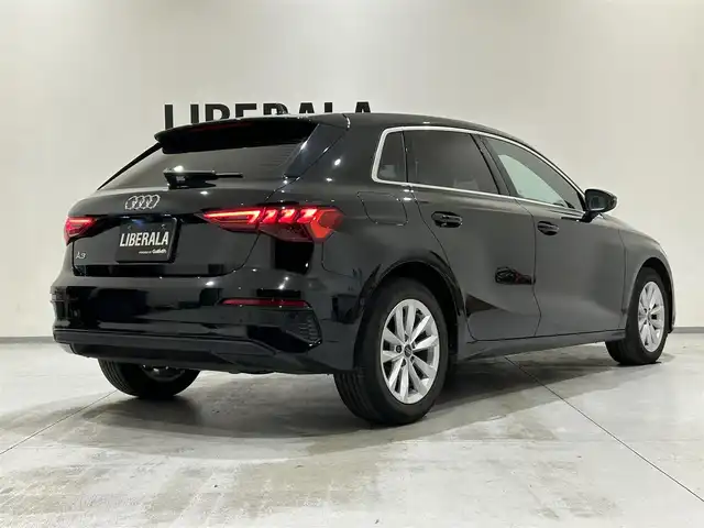 アウディ Ａ３ SB 30TFSI 熊本県 2023(令5)年 2.3万km 黒 ・スマートキー/・プッシュスタート/・パーキングエイド/・アダプティブドライブアシスト/・接近警告/・レーン逸脱警告/・Audiプレセンス/・サイドアシスト/・降車警告/・休憩の推奨/・クルーズコントロール(追従式)/・前席シートヒーター/・純正メモリナビ/　【Bluetooth・USB・AppleCarPlay・AndroidAuto】/・フルセグTV/・バックカメラ/・ETC2.0/・ドライブレコーダー(前後録画)/・バーチャルコクピット/・LEDヘッドランプ/・純正マット
