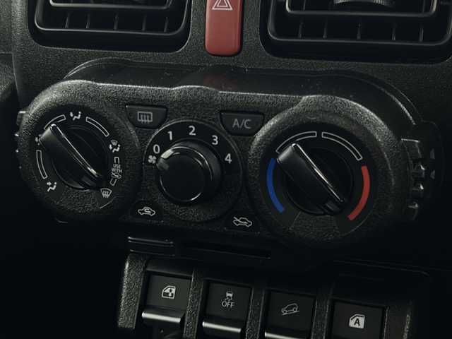 スズキ ジムニー XG 宮城県 2023(令5)年 0.1千km ジャングルグリーン /届け出済未使用車//純正ナビ//衝突軽減システム//レーンアシスト//ダウンヒルアシストコントロール//アイドリングストップ//横滑り防止//ヘッドライトレベライザー//リモコンキー//背面タイヤ//サイドバイザー//禁煙車