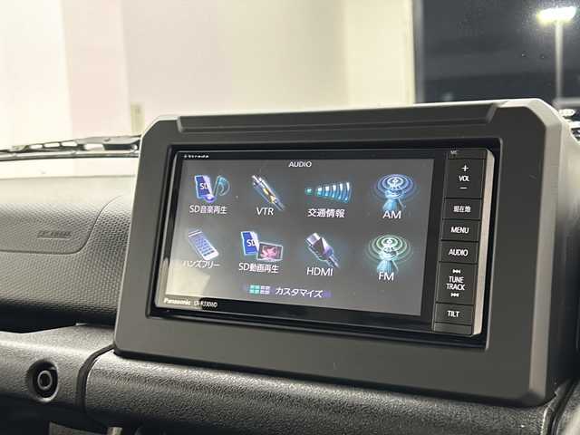 スズキ ジムニー XG 宮城県 2023(令5)年 0.1千km ジャングルグリーン /届け出済未使用車//純正ナビ//衝突軽減システム//レーンアシスト//ダウンヒルアシストコントロール//アイドリングストップ//横滑り防止//ヘッドライトレベライザー//リモコンキー//背面タイヤ//サイドバイザー//禁煙車