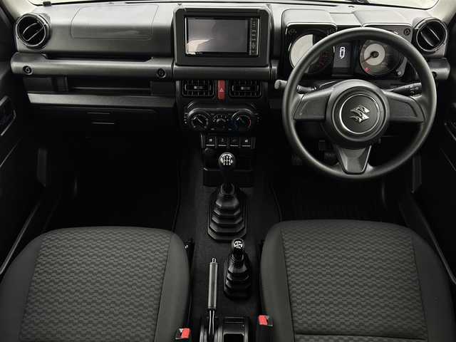 スズキ ジムニー XG 宮城県 2023(令5)年 0.1千km ジャングルグリーン /届け出済未使用車//純正ナビ//衝突軽減システム//レーンアシスト//ダウンヒルアシストコントロール//アイドリングストップ//横滑り防止//ヘッドライトレベライザー//リモコンキー//背面タイヤ//サイドバイザー//禁煙車