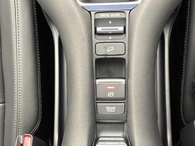 ホンダ ＺＲ－Ｖ ハイブリッド e:HEV Z ブラックスタイル 千葉県 2024(令6)年 0.4万km プラチナホワイトパール 禁煙車/４WD/BOSEサウンドシステム/ホンダセンシング/純正ナビ/USB/BT/carplay/フルセグTV/全方位カメラ/ETC2.0/ブラインドスポットモニター/ハンズフリーパワーバックドア/シートヒーター/ハンドルヒーター/パワーシート/パドルシフト/LEDオートライト/ワイヤレス充電/コーナーセンサー/ウインカーミラー/スマートキー/プッシュスタート/電動パーキングブレーキ/オートホールド/トノカバー/純正18インチアルミホイール