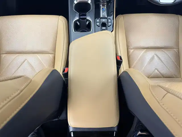 レクサス ＮＸ 450h+ バージョンL 愛知県 2023(令5)年 4.2万km グラファイトブラックガラスフレーク １４インチディスプレイオーディオ　/（フルセグ／Bluetooth）　/ムーンルーフ/純正エアロ　/レザーシート（ヘーゼル）　/レーダークルーズコントロール　/パノラミックビューモニター　/パドルシフト　/プリクラッシュセーフティ/ブラインドスポットモニター/レーンキープアシスト/電動リアゲート　/前席パワーシート　/運転席メモリーシート/全席シートヒーター/前席エアーシート/ハンドルヒーター/デジタルインナーミラー/ヘッドアップディスプレイ/ケータイ置くだけ充電/ETC2.0/ドライブレコーダー/純正AW