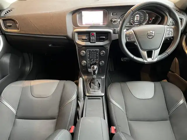 ボルボ Ｖ４０ D4 モメンタム 高知県 2018(平30)年 3.1万km アマゾンブルー 純正ナビ　/バックカメラ　/純正ドラレコ　/ＥＴＣ　/運転席パワーシート　/ＣＤ／ＤＶＤデッキ　/アダプディブクルーズコントロール　/リアコーナーセンサー　/純正１７インチアルミ　/黒シート　/フロアマット