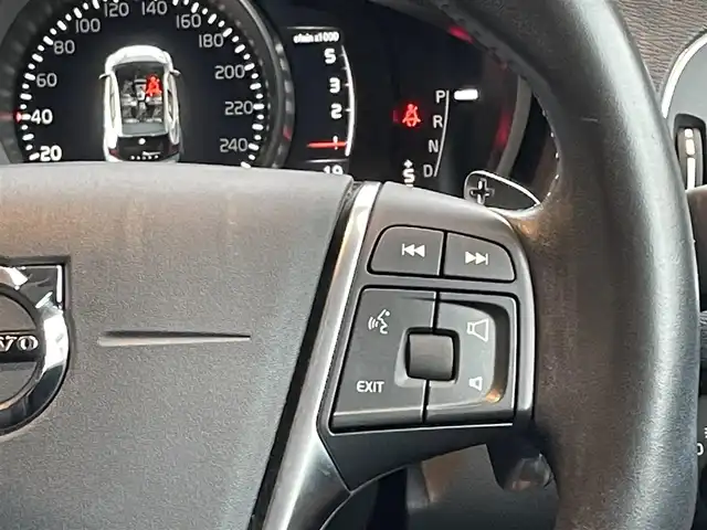 ボルボ Ｖ４０ D4 モメンタム 高知県 2018(平30)年 3.1万km アマゾンブルー 純正ナビ　/バックカメラ　/純正ドラレコ　/ＥＴＣ　/運転席パワーシート　/ＣＤ／ＤＶＤデッキ　/アダプディブクルーズコントロール　/リアコーナーセンサー　/純正１７インチアルミ　/黒シート　/フロアマット