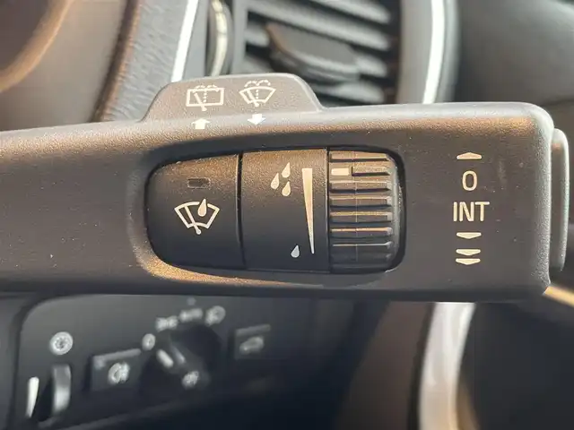 ボルボ Ｖ４０ D4 モメンタム 高知県 2018(平30)年 3.1万km アマゾンブルー 純正ナビ　/バックカメラ　/純正ドラレコ　/ＥＴＣ　/運転席パワーシート　/ＣＤ／ＤＶＤデッキ　/アダプディブクルーズコントロール　/リアコーナーセンサー　/純正１７インチアルミ　/黒シート　/フロアマット