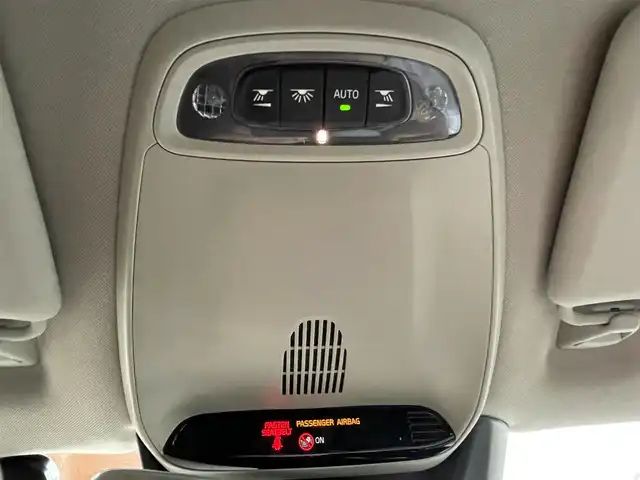 ボルボ Ｖ４０ D4 モメンタム 高知県 2018(平30)年 3.1万km アマゾンブルー 純正ナビ　/バックカメラ　/純正ドラレコ　/ＥＴＣ　/運転席パワーシート　/ＣＤ／ＤＶＤデッキ　/アダプディブクルーズコントロール　/リアコーナーセンサー　/純正１７インチアルミ　/黒シート　/フロアマット
