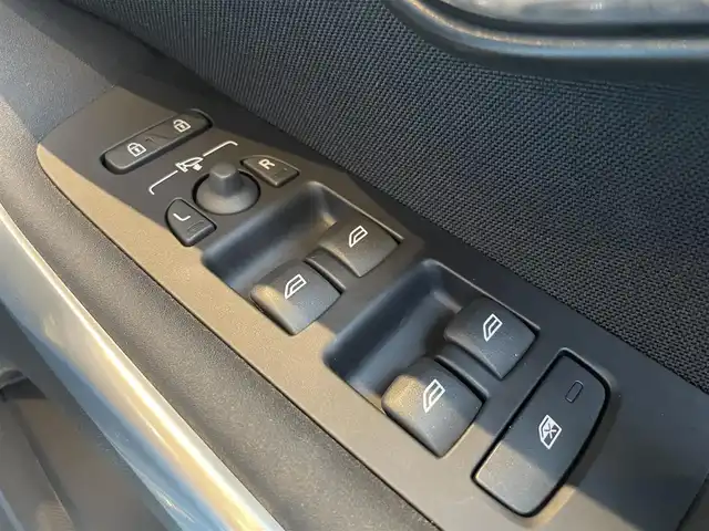 ボルボ Ｖ４０ D4 モメンタム 高知県 2018(平30)年 3.1万km アマゾンブルー 純正ナビ　/バックカメラ　/純正ドラレコ　/ＥＴＣ　/運転席パワーシート　/ＣＤ／ＤＶＤデッキ　/アダプディブクルーズコントロール　/リアコーナーセンサー　/純正１７インチアルミ　/黒シート　/フロアマット