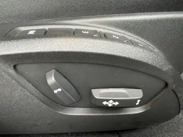 ボルボ Ｖ４０ D4 モメンタム 高知県 2018(平30)年 3.1万km アマゾンブルー 純正ナビ　/バックカメラ　/純正ドラレコ　/ＥＴＣ　/運転席パワーシート　/ＣＤ／ＤＶＤデッキ　/アダプディブクルーズコントロール　/リアコーナーセンサー　/純正１７インチアルミ　/黒シート　/フロアマット