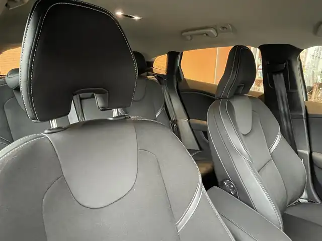 ボルボ Ｖ４０ D4 モメンタム 高知県 2018(平30)年 3.1万km アマゾンブルー 純正ナビ　/バックカメラ　/純正ドラレコ　/ＥＴＣ　/運転席パワーシート　/ＣＤ／ＤＶＤデッキ　/アダプディブクルーズコントロール　/リアコーナーセンサー　/純正１７インチアルミ　/黒シート　/フロアマット
