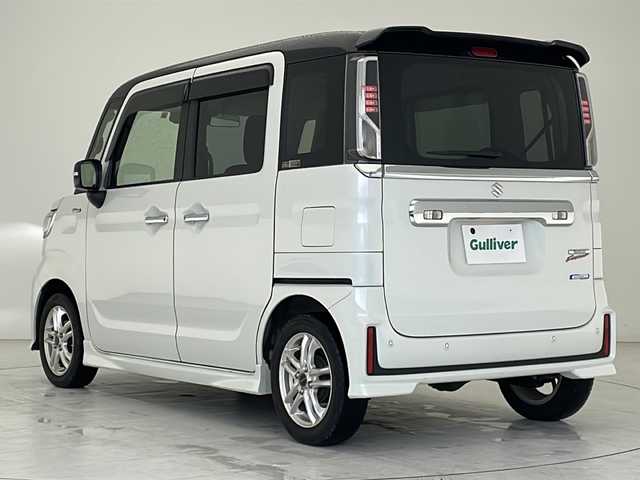 スズキ スペーシア カスタム HYBRID XS 沖縄県 2022(令4)年 2.2万km ピュアホワイトパール/ブラック2トーン 純正ナビ(KXM-E506W2)/（ＤＶＤ　Bluetooth接続　USB）/両側パワースライドドア/ＵＳＢ/４ＷＤ/シートヒーター/レザーシート/パドルシフト/ステアリングスイッチ/クルーズコントロール/クリアランスソナー/革巻きステアリング/サイドバイザー/サンシェード/LEDヘッドライト/オートライト/純正フロアマット/スマートキー/プッシュスタート