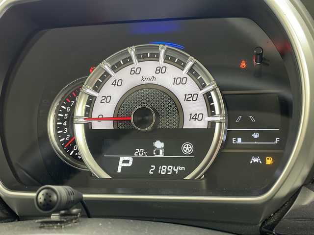 スズキ スペーシア カスタム HYBRID XS 沖縄県 2022(令4)年 2.2万km ピュアホワイトパール/ブラック2トーン 純正ナビ(KXM-E506W2)/（ＤＶＤ　Bluetooth接続　USB）/両側パワースライドドア/ＵＳＢ/４ＷＤ/シートヒーター/レザーシート/パドルシフト/ステアリングスイッチ/クルーズコントロール/クリアランスソナー/革巻きステアリング/サイドバイザー/サンシェード/LEDヘッドライト/オートライト/純正フロアマット/スマートキー/プッシュスタート