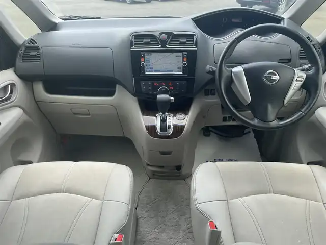 日産 セレナ 20G アドバンスドセーフティ 岩手県 2014(平26)年 9.7万km ブリリアントシルバー (株)IDOMが運営する【じしゃロン盛岡店】の自社ローン専用車両になりますこちらは現金またはオートローンご利用時の価格です。自社ローンご希望の方は別途その旨お申付け下さい/純正メモリナビ/AM/FM/CD/DVD/SD/AUX/BT/フルセグTV/全周囲バックカメラ/ETC/エマージェンシーB/レーンキープアシスト/前後コーナーセンサー/両側PWスライドドア/クルーズコントロール/プッシュスタート/スマートキー/スペアキーあり/純正フロアマット/ドアバイザー/レザーシート（ベージュ）