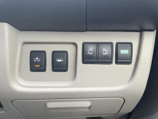 日産 セレナ 20G アドバンスドセーフティ 岩手県 2014(平26)年 9.7万km ブリリアントシルバー (株)IDOMが運営する【じしゃロン盛岡店】の自社ローン専用車両になりますこちらは現金またはオートローンご利用時の価格です。自社ローンご希望の方は別途その旨お申付け下さい/純正メモリナビ/AM/FM/CD/DVD/SD/AUX/BT/フルセグTV/全周囲バックカメラ/ETC/エマージェンシーB/レーンキープアシスト/前後コーナーセンサー/両側PWスライドドア/クルーズコントロール/プッシュスタート/スマートキー/スペアキーあり/純正フロアマット/ドアバイザー/レザーシート（ベージュ）