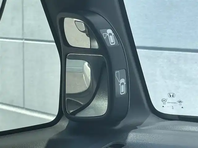 ホンダ Ｎ ＢＯＸ カスタム SSパッケージ 千葉県 2016(平28)年 5.6万km プレミアムホワイトパールⅡ 純正SDナビ(VXM-165VFi)/　フルセグ/BT/DVD/CD/ナビSD未確認/バックカメラ/ステアリングスイッチ/ETC/片側パワースライドドア/HIDヘッドライト/オートライト/フォグライト/純正フロアマット/純正AW