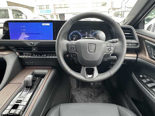 トヨタ クラウン Z 群馬県 2025(令7)年 0.1千km プレシャスホワイトパール 純正12.3インチDA/AppleCarPlay・AndroidAuto/ナビ・USB・HDMI・BT・フルセグTV/パノラマルーフ/モデリスタエアロ(F/S/R)/バック/サイド/フロント/全方位カメラ/デジタルインナーミラー/置くだけ充電電動リアシェード/全席シートベンチレーション/全席シートヒーター/全席パワーシートシートメモリー/ステアリングヒーター/イージークローザー（全ドア・トランク）/カラーヘッドアップディスプレイ/純正AW純正フロアマット/ブラインドスポットモニター/Toyota Safety Sense/・プリクラッシュセーフティ/・レーントレーシングアシスト/・レーンディパーチャーアラート/・レーダークルーズコントロール/・アダプティブハイビームシステム/・ロードサインアシスト/・ドライバー異常時対応システム/・プロアクティブドライビングアシスト/・発進遅れ告知機能/・緊急時操舵支援（アクティブ操舵機能付）/・フロントクロストラフィックアラート/・レーンチェンジアシスト