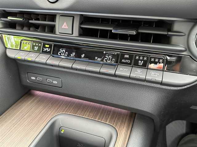 トヨタ クラウン Z 群馬県 2025(令7)年 0.1千km プレシャスホワイトパール 純正12.3インチDA/AppleCarPlay・AndroidAuto/ナビ・USB・HDMI・BT・フルセグTV/パノラマルーフ/モデリスタエアロ(F/S/R)/バック/サイド/フロント/全方位カメラ/デジタルインナーミラー/置くだけ充電電動リアシェード/全席シートベンチレーション/全席シートヒーター/全席パワーシートシートメモリー/ステアリングヒーター/イージークローザー（全ドア・トランク）/カラーヘッドアップディスプレイ/純正AW純正フロアマット/ブラインドスポットモニター/Toyota Safety Sense/・プリクラッシュセーフティ/・レーントレーシングアシスト/・レーンディパーチャーアラート/・レーダークルーズコントロール/・アダプティブハイビームシステム/・ロードサインアシスト/・ドライバー異常時対応システム/・プロアクティブドライビングアシスト/・発進遅れ告知機能/・緊急時操舵支援（アクティブ操舵機能付）/・フロントクロストラフィックアラート/・レーンチェンジアシスト