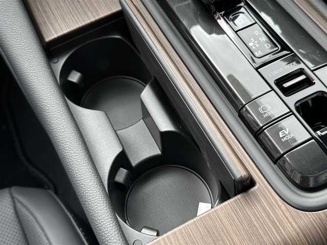 トヨタ クラウン Z 群馬県 2025(令7)年 0.1千km プレシャスホワイトパール 純正12.3インチDA/AppleCarPlay・AndroidAuto/ナビ・USB・HDMI・BT・フルセグTV/パノラマルーフ/モデリスタエアロ(F/S/R)/バック/サイド/フロント/全方位カメラ/デジタルインナーミラー/置くだけ充電電動リアシェード/全席シートベンチレーション/全席シートヒーター/全席パワーシートシートメモリー/ステアリングヒーター/イージークローザー（全ドア・トランク）/カラーヘッドアップディスプレイ/純正AW純正フロアマット/ブラインドスポットモニター/Toyota Safety Sense/・プリクラッシュセーフティ/・レーントレーシングアシスト/・レーンディパーチャーアラート/・レーダークルーズコントロール/・アダプティブハイビームシステム/・ロードサインアシスト/・ドライバー異常時対応システム/・プロアクティブドライビングアシスト/・発進遅れ告知機能/・緊急時操舵支援（アクティブ操舵機能付）/・フロントクロストラフィックアラート/・レーンチェンジアシスト