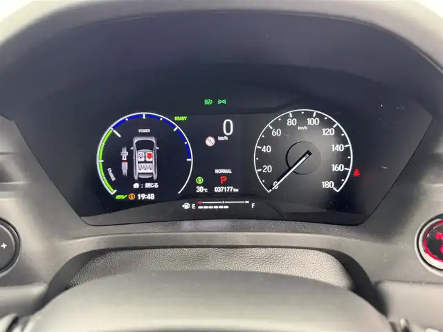 ホンダ ヴェゼル ハイブリッド e:HEV Z 愛知県 2021(令3)年 3.8万km プレミアムサンライトホワイトパール ・ワンオーナー/・ワイヤレス充電/・純正9インチナビ/・Bluetooth/・Apple CarPlay/・Android Auto/・バックカメラ/・ホンダセンシング/・衝突被害軽減システム/・コーナーセンサー/・クルーズコントロール/・ブラインドスポットモニター/・パドルシフト/・レーンキープアシスト/・オートマチックハイビーム/・オートライト/・LEDヘッドライト/・LEDフォグランプ/・ETC2.0/・シートヒーター/・ステアリングヒーター/・純正AW/・プッシュスタート/・スマートキー/・スペアキー