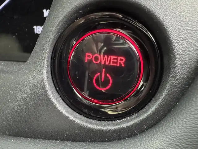 ホンダ ヴェゼル ハイブリッド e:HEV Z 愛知県 2021(令3)年 3.8万km プレミアムサンライトホワイトパール ・ワンオーナー/・ワイヤレス充電/・純正9インチナビ/・Bluetooth/・Apple CarPlay/・Android Auto/・バックカメラ/・ホンダセンシング/・衝突被害軽減システム/・コーナーセンサー/・クルーズコントロール/・ブラインドスポットモニター/・パドルシフト/・レーンキープアシスト/・オートマチックハイビーム/・オートライト/・LEDヘッドライト/・LEDフォグランプ/・ETC2.0/・シートヒーター/・ステアリングヒーター/・純正AW/・プッシュスタート/・スマートキー/・スペアキー