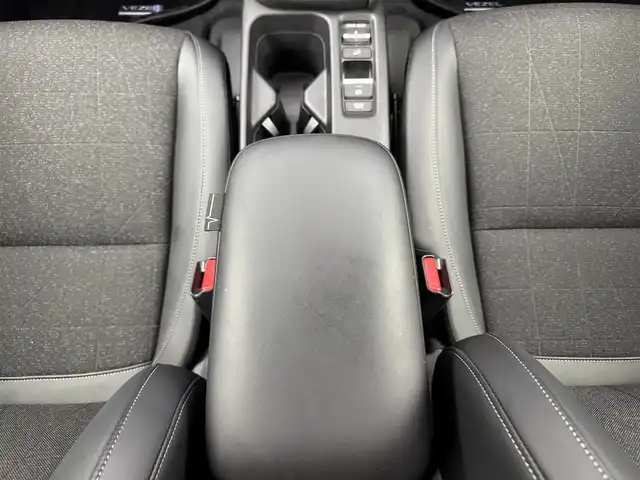 ホンダ ヴェゼル ハイブリッド e:HEV Z 愛知県 2021(令3)年 3.8万km プレミアムサンライトホワイトパール ・ワンオーナー/・ワイヤレス充電/・純正9インチナビ/・Bluetooth/・Apple CarPlay/・Android Auto/・バックカメラ/・ホンダセンシング/・衝突被害軽減システム/・コーナーセンサー/・クルーズコントロール/・ブラインドスポットモニター/・パドルシフト/・レーンキープアシスト/・オートマチックハイビーム/・オートライト/・LEDヘッドライト/・LEDフォグランプ/・ETC2.0/・シートヒーター/・ステアリングヒーター/・純正AW/・プッシュスタート/・スマートキー/・スペアキー