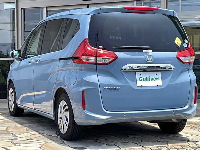 ホンダ フリード G ホンダセンシング 静岡県 2020(令2)年 6.4万km シーグラスブルーパール 【安全装備】/ホンダセンシング/アダプティブ・クルーズ・コントロール（ACC）/・作動車速域：約30km/hから100km/h間/車線維持支援システム（LKAS）/・作動車速：約65km/hから100km/h間/・ステアリング制御/衝突軽減ブレーキ（CMBS）/・歩行者検知機能/・作動車速：約80km/h未満時/・対向車車速：約30km/hから80km/h時/誤発進抑制機能（前進）/・ミリ波レーダー検知：作動車速10km/h未満/歩行者事故低減ステアリング/・作動車速10km/hから40km/h間/路外逸脱抑制機能/・作動車速：約60km/hから100km/h間/先行車発進お知らせ機能/標識認識機能/【主要装備】/両側パワースライドドア　/純正ナビ　/フルセグテレビ　/バックカメラ　/プッシュスタート　/スマートキー　/ＬＥＤヘッドライト　/ステアリングスイッチ　/ドライブレコーダー　/シートヒーター　/ＥＴＣ
