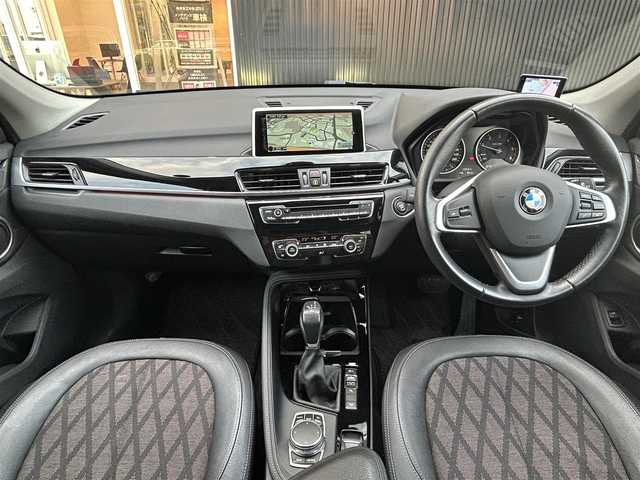 ＢＭＷ Ｘ１ xDrive 18d xライン 福岡県 2017(平29)年 6.4万km アルピンホワイトⅢ インテリジェントセーフティ/ハーフレザーシート/シートヒーター/純正ナビ　/バックカメラ/Bluetooth/パワーバックドア/オートライト　/フロントフォグランプ/リアフォグランプ　/ステアリングスイッチ/社外レーダー探知機　/純正１８インチアルミホイール/ミラー一体型ETC