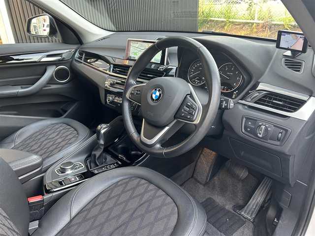 ＢＭＷ Ｘ１ xDrive 18d xライン 福岡県 2017(平29)年 6.4万km アルピンホワイトⅢ インテリジェントセーフティ/ハーフレザーシート/シートヒーター/純正ナビ　/バックカメラ/Bluetooth/パワーバックドア/オートライト　/フロントフォグランプ/リアフォグランプ　/ステアリングスイッチ/社外レーダー探知機　/純正１８インチアルミホイール/ミラー一体型ETC