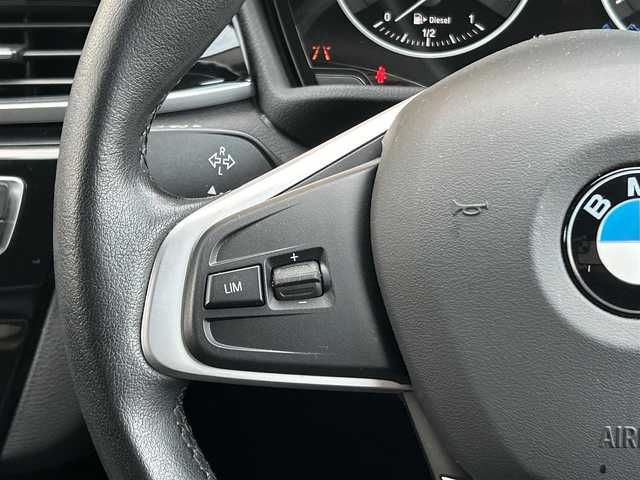ＢＭＷ Ｘ１ xDrive 18d xライン 福岡県 2017(平29)年 6.4万km アルピンホワイトⅢ インテリジェントセーフティ/ハーフレザーシート/シートヒーター/純正ナビ　/バックカメラ/Bluetooth/パワーバックドア/オートライト　/フロントフォグランプ/リアフォグランプ　/ステアリングスイッチ/社外レーダー探知機　/純正１８インチアルミホイール/ミラー一体型ETC