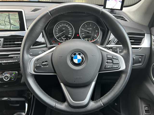 ＢＭＷ Ｘ１ xDrive 18d xライン 福岡県 2017(平29)年 6.4万km アルピンホワイトⅢ インテリジェントセーフティ/ハーフレザーシート/シートヒーター/純正ナビ　/バックカメラ/Bluetooth/パワーバックドア/オートライト　/フロントフォグランプ/リアフォグランプ　/ステアリングスイッチ/社外レーダー探知機　/純正１８インチアルミホイール/ミラー一体型ETC