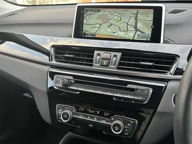 ＢＭＷ Ｘ１ xDrive 18d xライン 福岡県 2017(平29)年 6.4万km アルピンホワイトⅢ インテリジェントセーフティ/ハーフレザーシート/シートヒーター/純正ナビ　/バックカメラ/Bluetooth/パワーバックドア/オートライト　/フロントフォグランプ/リアフォグランプ　/ステアリングスイッチ/社外レーダー探知機　/純正１８インチアルミホイール/ミラー一体型ETC