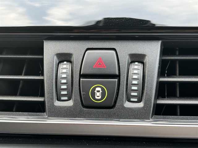 ＢＭＷ Ｘ１ xDrive 18d xライン 福岡県 2017(平29)年 6.4万km アルピンホワイトⅢ インテリジェントセーフティ/ハーフレザーシート/シートヒーター/純正ナビ　/バックカメラ/Bluetooth/パワーバックドア/オートライト　/フロントフォグランプ/リアフォグランプ　/ステアリングスイッチ/社外レーダー探知機　/純正１８インチアルミホイール/ミラー一体型ETC