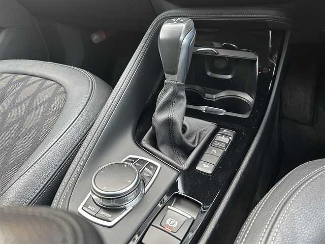 ＢＭＷ Ｘ１ xDrive 18d xライン 福岡県 2017(平29)年 6.4万km アルピンホワイトⅢ インテリジェントセーフティ/ハーフレザーシート/シートヒーター/純正ナビ　/バックカメラ/Bluetooth/パワーバックドア/オートライト　/フロントフォグランプ/リアフォグランプ　/ステアリングスイッチ/社外レーダー探知機　/純正１８インチアルミホイール/ミラー一体型ETC