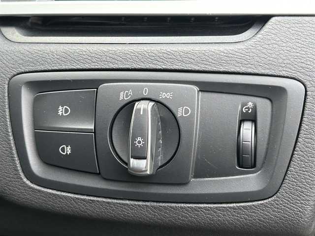 ＢＭＷ Ｘ１ xDrive 18d xライン 福岡県 2017(平29)年 6.4万km アルピンホワイトⅢ インテリジェントセーフティ/ハーフレザーシート/シートヒーター/純正ナビ　/バックカメラ/Bluetooth/パワーバックドア/オートライト　/フロントフォグランプ/リアフォグランプ　/ステアリングスイッチ/社外レーダー探知機　/純正１８インチアルミホイール/ミラー一体型ETC