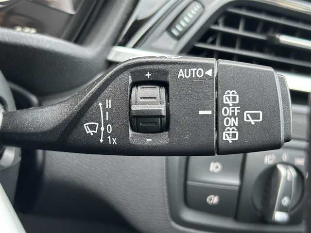 ＢＭＷ Ｘ１ xDrive 18d xライン 福岡県 2017(平29)年 6.4万km アルピンホワイトⅢ インテリジェントセーフティ/ハーフレザーシート/シートヒーター/純正ナビ　/バックカメラ/Bluetooth/パワーバックドア/オートライト　/フロントフォグランプ/リアフォグランプ　/ステアリングスイッチ/社外レーダー探知機　/純正１８インチアルミホイール/ミラー一体型ETC