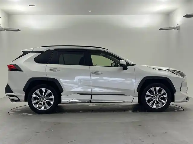 トヨタ ＲＡＶ４ G Zパッケージ 福井県 2019(令1)年 2.4万km ホワイトパールクリスタルシャイン ４WD/サンルーフ/ルーフレール/モデリスタアエロ（フロント・サイド・リア）/純正SD8インチナビ/型式：NSZT-Y68T/【AM/FM/CD/Bluetooth/フルセグTV】/バックカメラ/ビルトインETC2.0/トヨタセーフティセンス/衝突軽減ブレーキ/クルーズコントロール（追従有）/レーンキープアシスト/パワーシート（運転席）/シートヒーター（運転席/助手席）/ハンドルヒーター/デジタルインナーミラー/パワーバックドア/プッシュスタート/スマートキー/オートライト/LEDヘッドライド