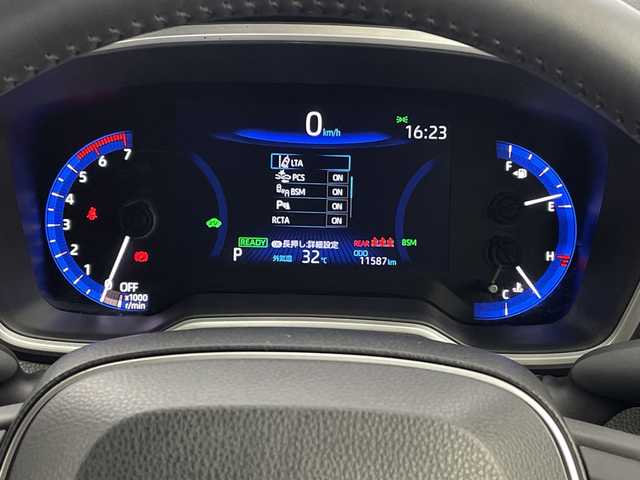 トヨタ カローラ クロス ハイブリッド Z 新潟県 2022(令4)年 1.2万km アティチュードブラックマイカ 9インチディスプレイオーディオ/ナビキット/(FM.AM.miracast.Bluetooth)/トヨタセーフティセンス/・レーンキープアシスト/・レーダークルーズコントロール/・プリクラッシュセーフティ/・オートマチックハイビーム/ブラインドスポットモニター/革巻きステアリング/LEDオートライト/フォグランプ/ハーフレザーシート/前席シートヒーター/パワーバックドア/プッシュスタート/スマートキー/純正フロアマット
