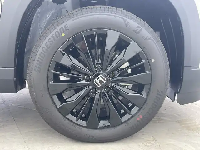 ホンダ ＷＲ－Ｖ Z ブラックスタイル 群馬県 2025(令7)年 0.1千km プラチナホワイトパール 登録済未使用車　ナビ　ハーフレザーシート　革巻きステアリング　パドルシフト　アダプティブクルーズコントロール　衝突被害軽減ブレーキ　ＬＥＤライト　オートハイビーム　純正ブラックアルミホイール　禁煙車