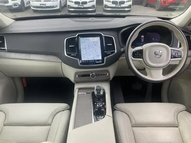 ボルボ ボルボ ＸＣ９０ アルティメットB6 AWD 熊本県 2023(令5)年 1.3万km オニキスブラックP ・スマートキー/・プッシュスタート/・パノラマサンルーフ/・Pilot Assist/・レーンキープエイド/・前車発進通知/・ロードサインフォメーション/・衝突回避/・パークアシスト/・ブラインドスポットモニター/・ドライバーアラート/・クロストラフィックアラート/・レーンアシスト/・オートハイビーム/・クルーズコントロール(追従式)/・グレー革シート/・前席パワーシート/・前席エアシート /・４席シートヒーター /・純正メモリナビ/　【Bluetooth・USB・AppleCarPlay・AndroidAuto】/・harman/kardonサウンドシステム/・全方位カメラ/・ETC/・ワイヤレス充電/・パワーバックドア/・LEDヘッドランプ/・LEDフォグランプ/・純正マット/・保証書/取説