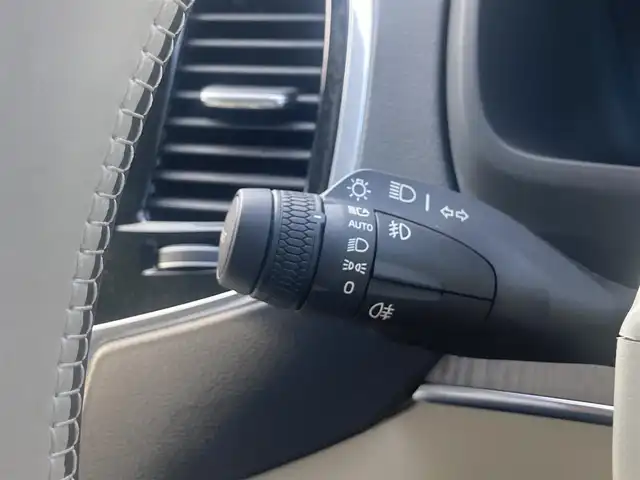 ボルボ ボルボ ＸＣ９０ アルティメットB6 AWD 熊本県 2023(令5)年 1.3万km オニキスブラックP ・スマートキー/・プッシュスタート/・パノラマサンルーフ/・Pilot Assist/・レーンキープエイド/・前車発進通知/・ロードサインフォメーション/・衝突回避/・パークアシスト/・ブラインドスポットモニター/・ドライバーアラート/・クロストラフィックアラート/・レーンアシスト/・オートハイビーム/・クルーズコントロール(追従式)/・グレー革シート/・前席パワーシート/・前席エアシート /・４席シートヒーター /・純正メモリナビ/　【Bluetooth・USB・AppleCarPlay・AndroidAuto】/・harman/kardonサウンドシステム/・全方位カメラ/・ETC/・ワイヤレス充電/・パワーバックドア/・LEDヘッドランプ/・LEDフォグランプ/・純正マット/・保証書/取説