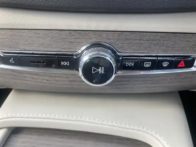 ボルボ ボルボ ＸＣ９０ アルティメットB6 AWD 熊本県 2023(令5)年 1.3万km オニキスブラックP ・スマートキー/・プッシュスタート/・パノラマサンルーフ/・Pilot Assist/・レーンキープエイド/・前車発進通知/・ロードサインフォメーション/・衝突回避/・パークアシスト/・ブラインドスポットモニター/・ドライバーアラート/・クロストラフィックアラート/・レーンアシスト/・オートハイビーム/・クルーズコントロール(追従式)/・グレー革シート/・前席パワーシート/・前席エアシート /・４席シートヒーター /・純正メモリナビ/　【Bluetooth・USB・AppleCarPlay・AndroidAuto】/・harman/kardonサウンドシステム/・全方位カメラ/・ETC/・ワイヤレス充電/・パワーバックドア/・LEDヘッドランプ/・LEDフォグランプ/・純正マット/・保証書/取説