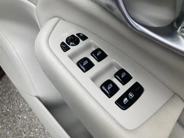 ボルボ ボルボ ＸＣ９０ アルティメットB6 AWD 熊本県 2023(令5)年 1.3万km オニキスブラックP ・スマートキー/・プッシュスタート/・パノラマサンルーフ/・Pilot Assist/・レーンキープエイド/・前車発進通知/・ロードサインフォメーション/・衝突回避/・パークアシスト/・ブラインドスポットモニター/・ドライバーアラート/・クロストラフィックアラート/・レーンアシスト/・オートハイビーム/・クルーズコントロール(追従式)/・グレー革シート/・前席パワーシート/・前席エアシート /・４席シートヒーター /・純正メモリナビ/　【Bluetooth・USB・AppleCarPlay・AndroidAuto】/・harman/kardonサウンドシステム/・全方位カメラ/・ETC/・ワイヤレス充電/・パワーバックドア/・LEDヘッドランプ/・LEDフォグランプ/・純正マット/・保証書/取説