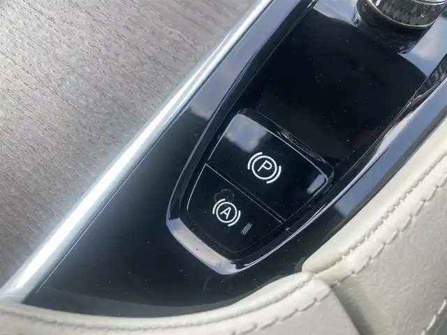 ボルボ ボルボ ＸＣ９０ アルティメットB6 AWD 熊本県 2023(令5)年 1.3万km オニキスブラックP ・スマートキー/・プッシュスタート/・パノラマサンルーフ/・Pilot Assist/・レーンキープエイド/・前車発進通知/・ロードサインフォメーション/・衝突回避/・パークアシスト/・ブラインドスポットモニター/・ドライバーアラート/・クロストラフィックアラート/・レーンアシスト/・オートハイビーム/・クルーズコントロール(追従式)/・グレー革シート/・前席パワーシート/・前席エアシート /・４席シートヒーター /・純正メモリナビ/　【Bluetooth・USB・AppleCarPlay・AndroidAuto】/・harman/kardonサウンドシステム/・全方位カメラ/・ETC/・ワイヤレス充電/・パワーバックドア/・LEDヘッドランプ/・LEDフォグランプ/・純正マット/・保証書/取説